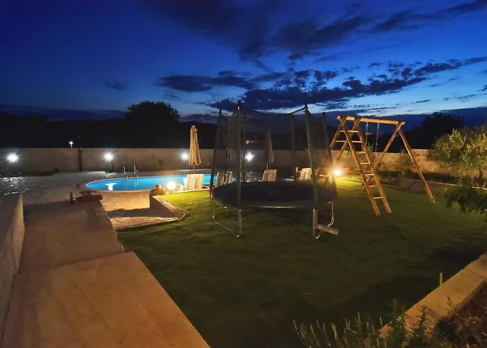 بيت للعطل Kuca Za Odmor Diana Sukošan