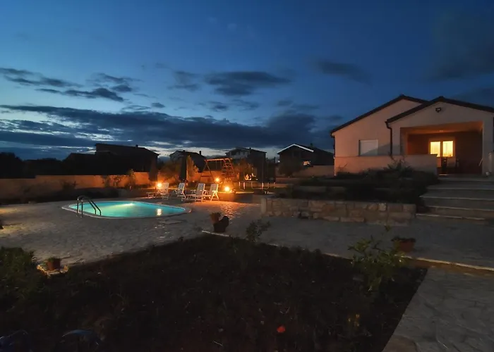 بيت للعطل Kuca Za Odmor Diana Sukošan