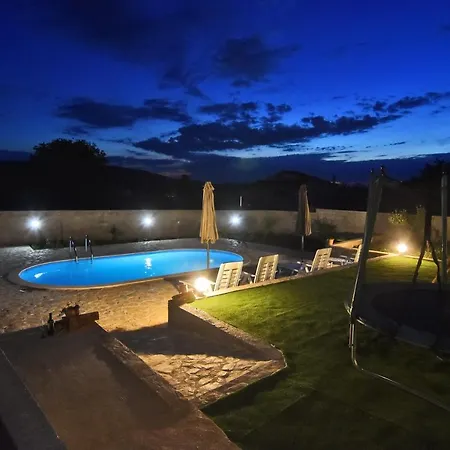 Kuca Za Odmor Diana בית נופש