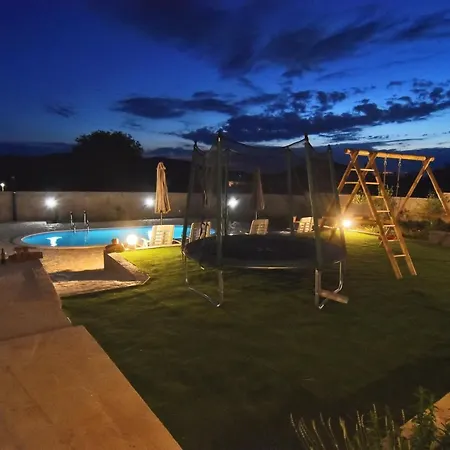 בית נופש Kuca Za Odmor Diana Sukošan