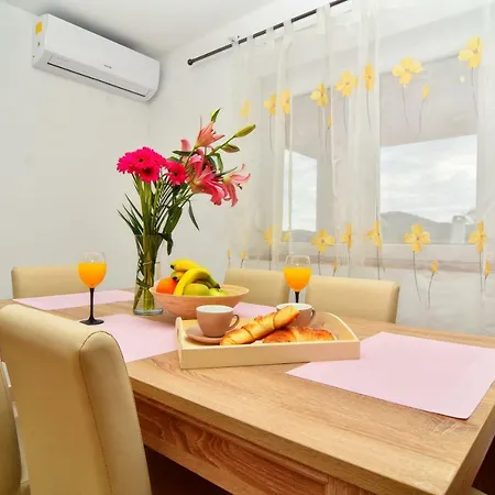 בית נופש Kuca Za Odmor Diana Sukošan